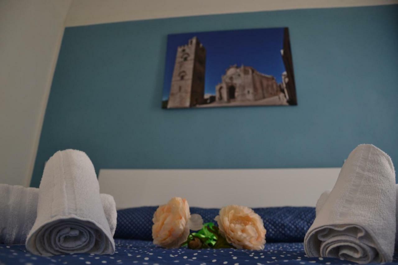 B&B Stella Maris Trapani Centro ภายนอก รูปภาพ